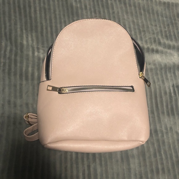 Small soft pink backpack - Picture 1 of 2